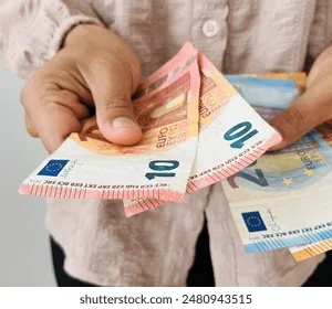 100 pieces of 10€ 20€ fake bills